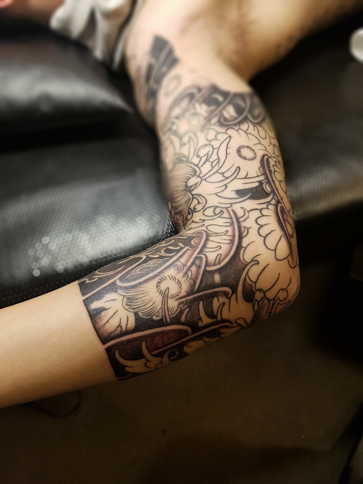 건대타투 포트폴리오 - "팔 전체가 캔버스! 압도적 디테일의 이레즈미 타투, 한 번 보면 빠져든다"