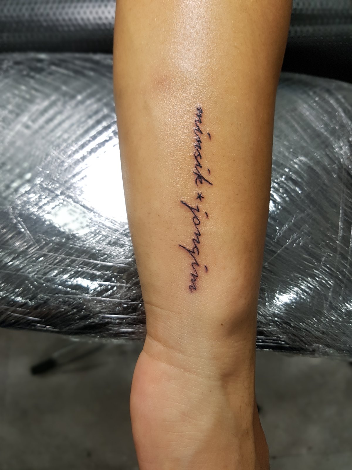 “의미를 새기다, 나만의 문장을 레터링 타투로 완성하다”