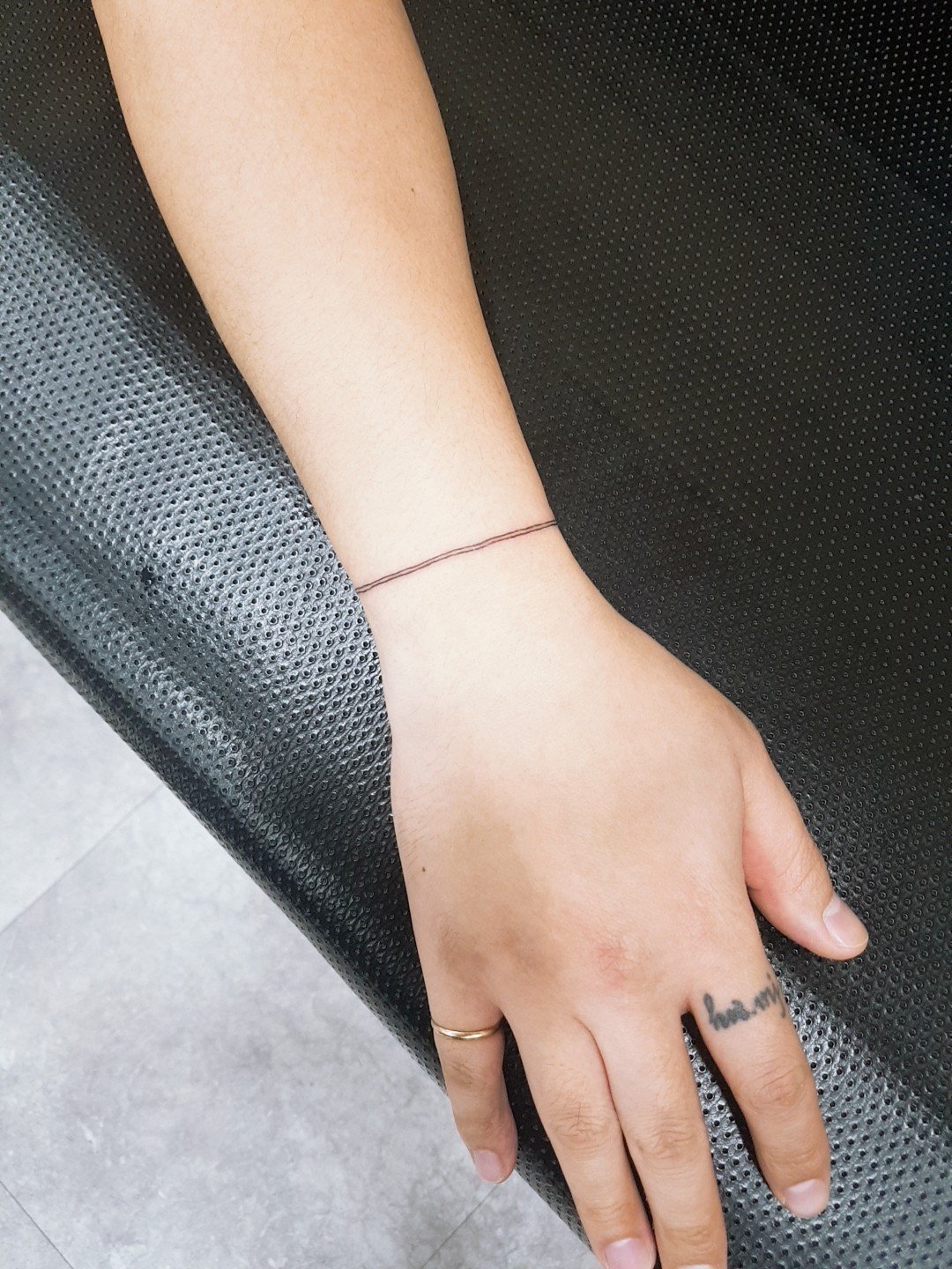 [사랑은 끊어지지 않는 끈처럼] 손목 라인 팔찌 타투